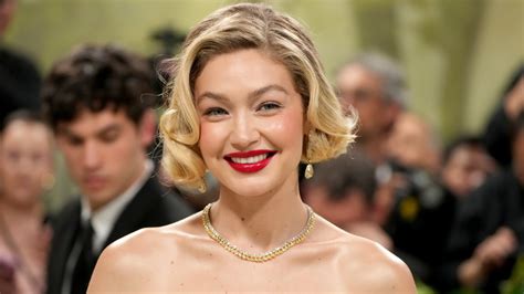 gigi hadid plastic surgery|Gigi Hadid Explains Why Shes Never Had Plastic。